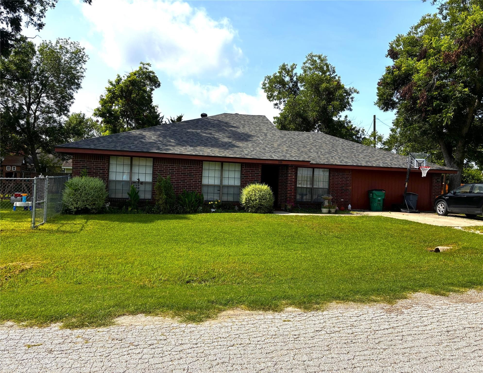 309 W Moerbe Dr