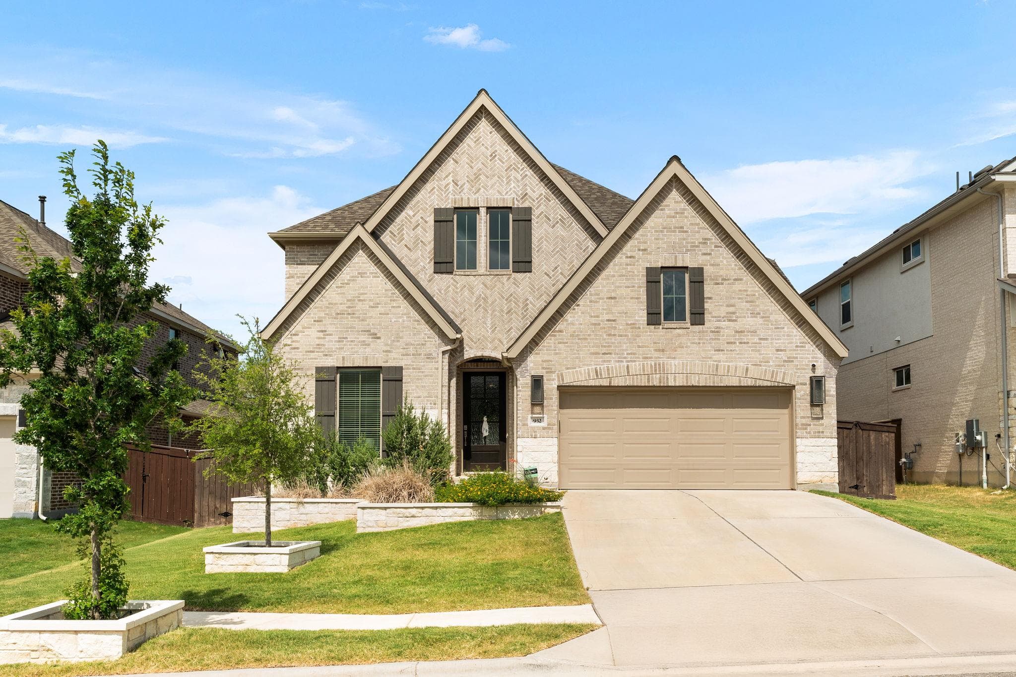 932  Mollie McBride Ln