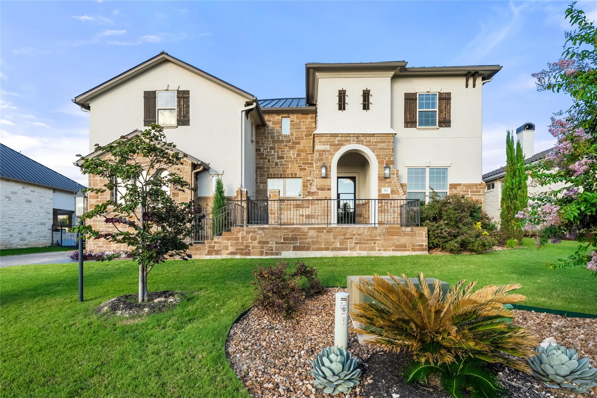 312  Bisset Ct