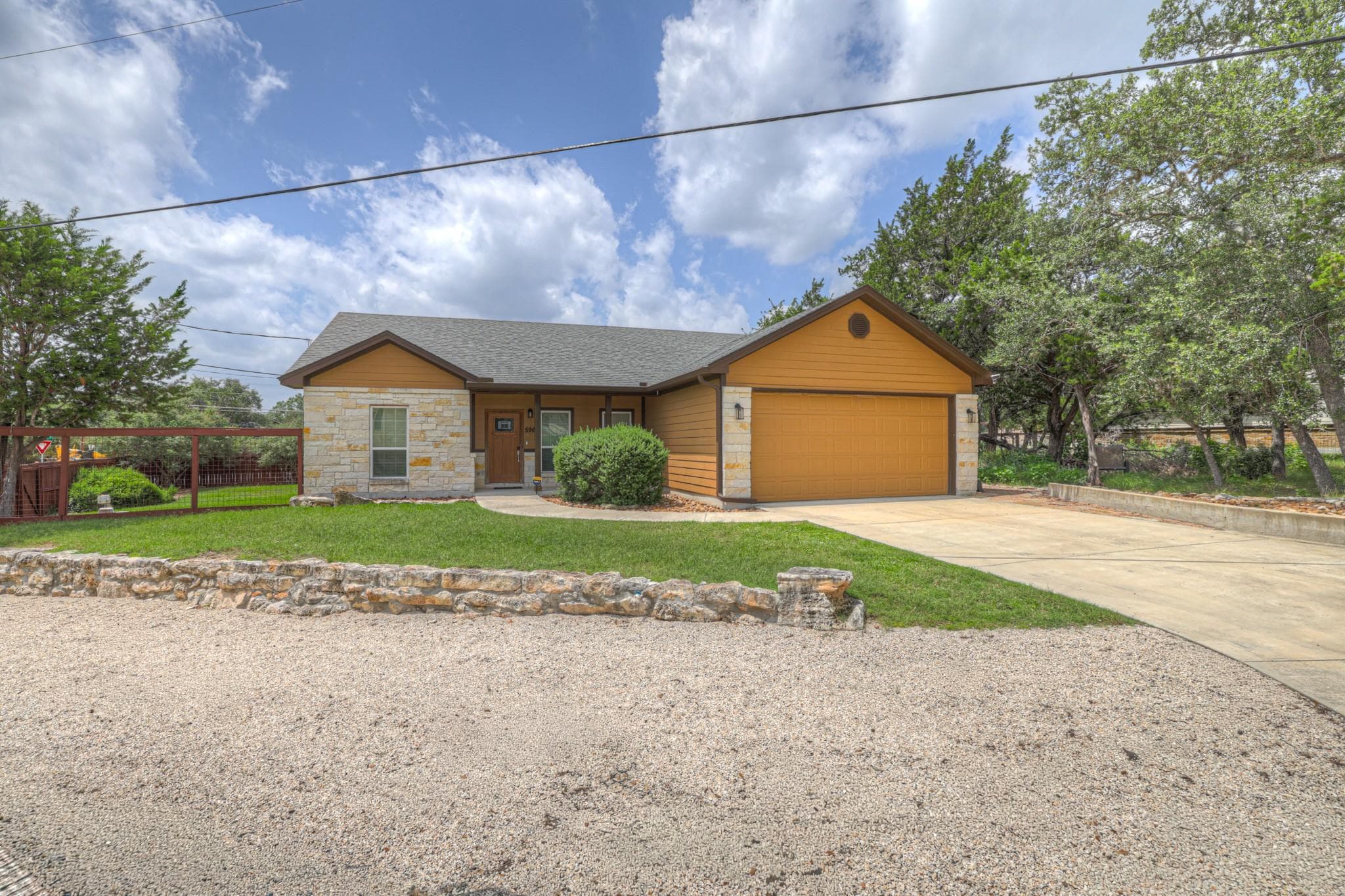 596 Riviera Dr