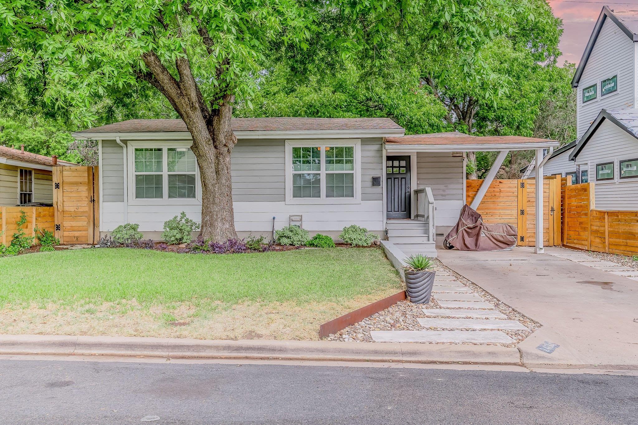 2404  Oak Crest Ave
