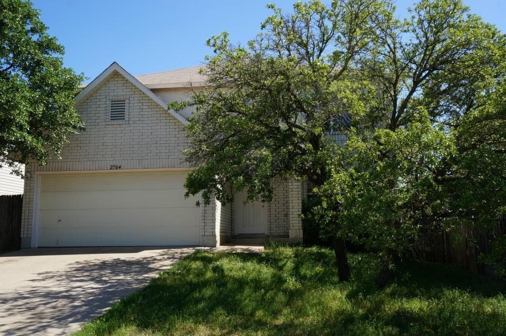 2704  Vinson Ct