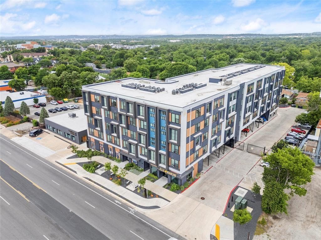 6324 N Lamar Blvd #404