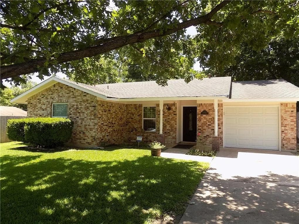 8402  Leesburg Cir