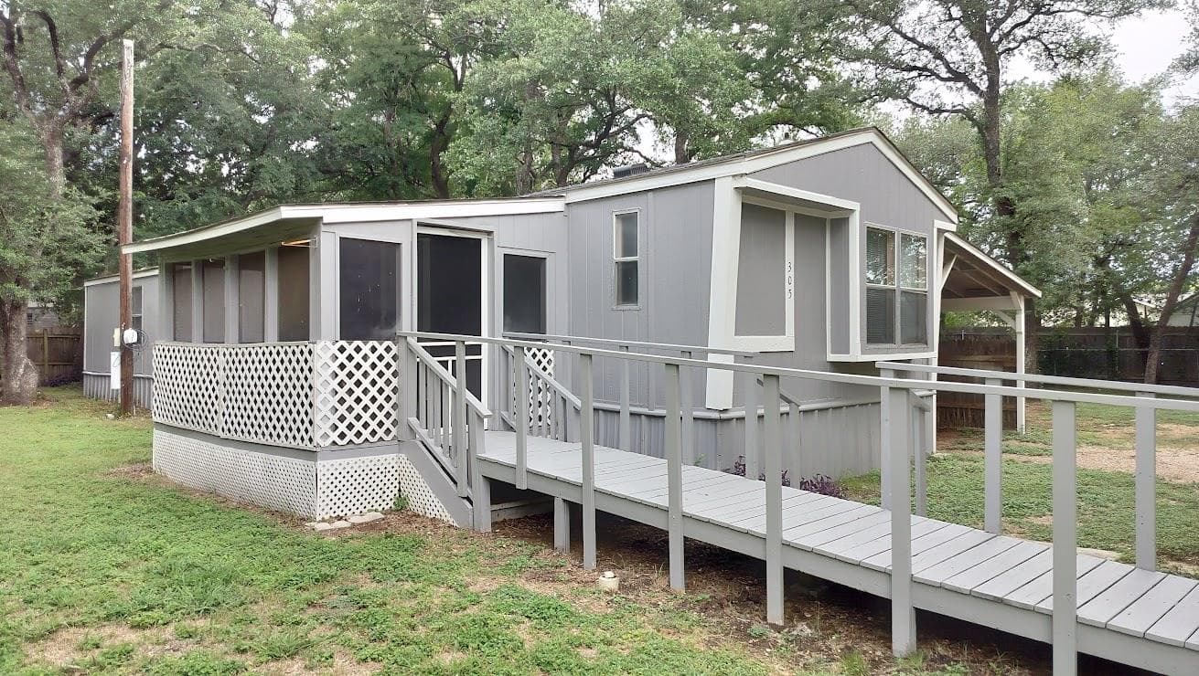 305  Woods Ln