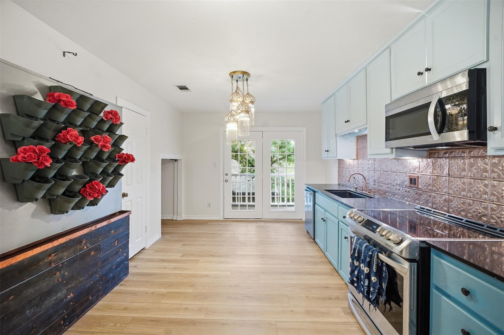 1104  Franklin Dr
