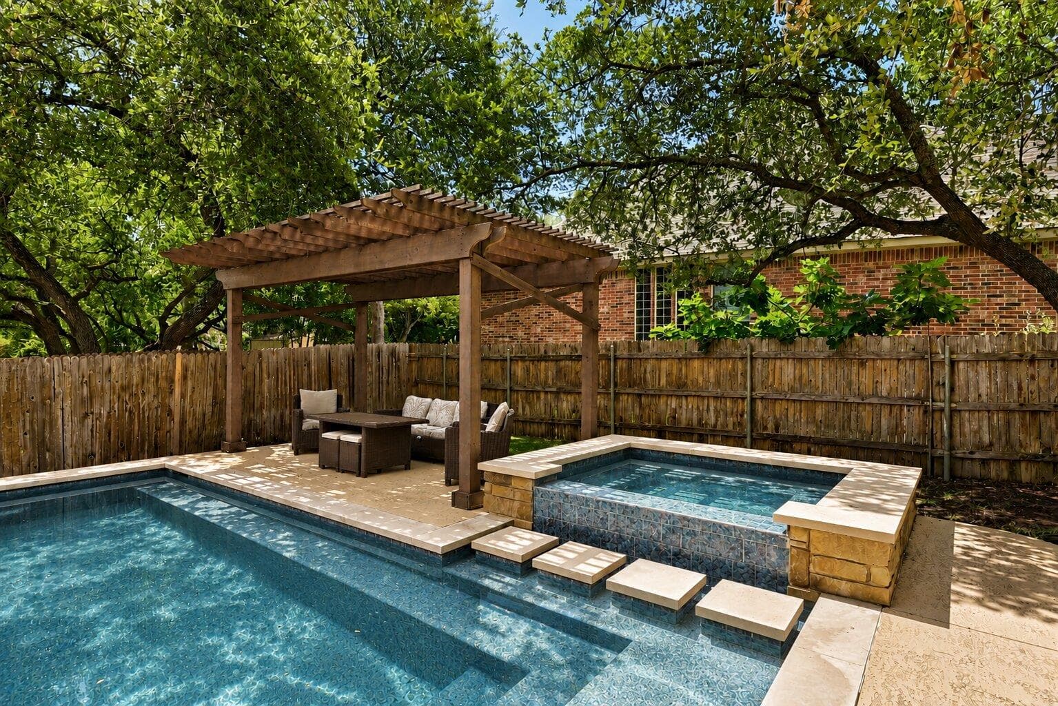 1385  Pine Forest Cir