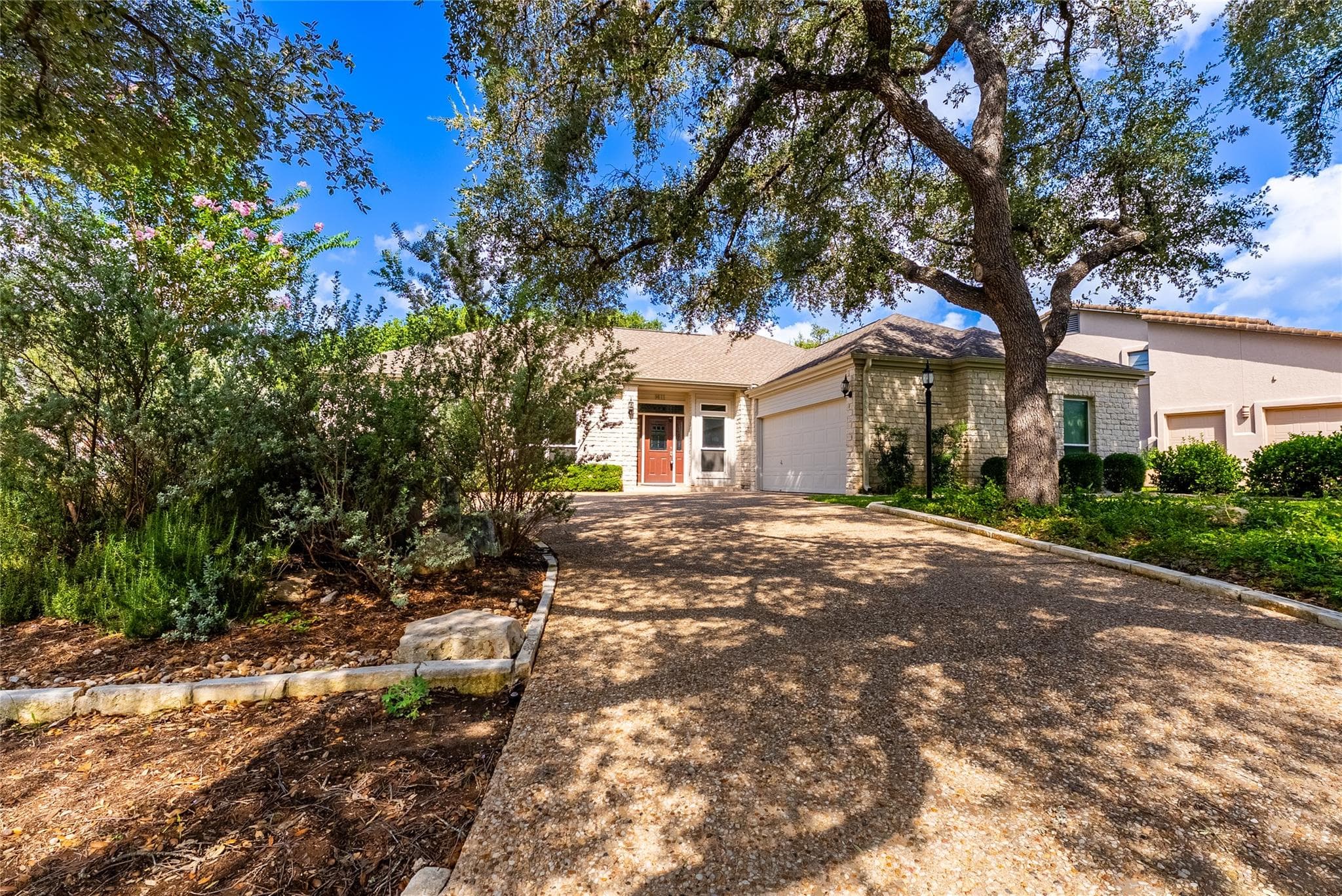 1411  Lakeway Dr