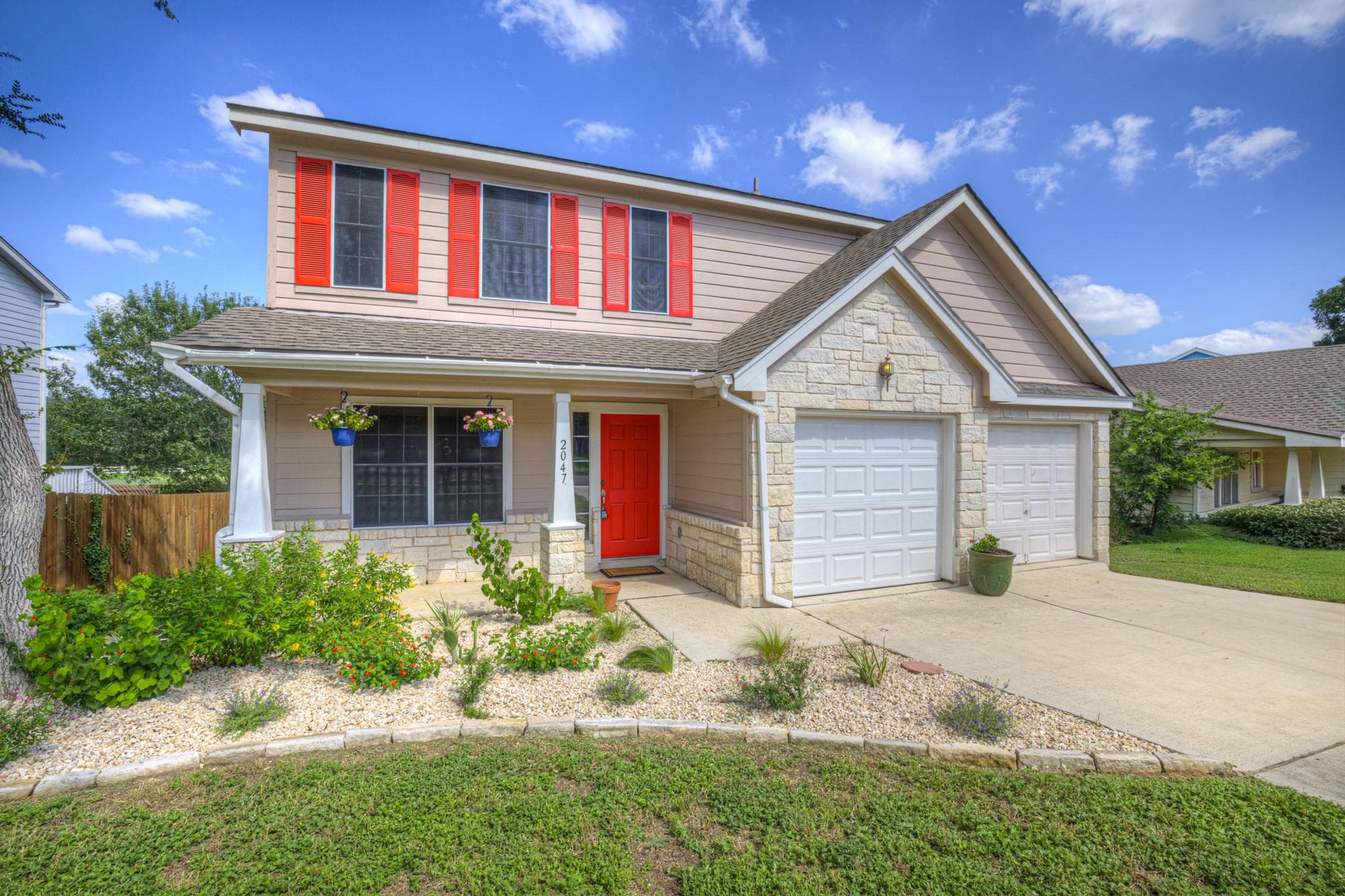 2047  Lisa Ln
