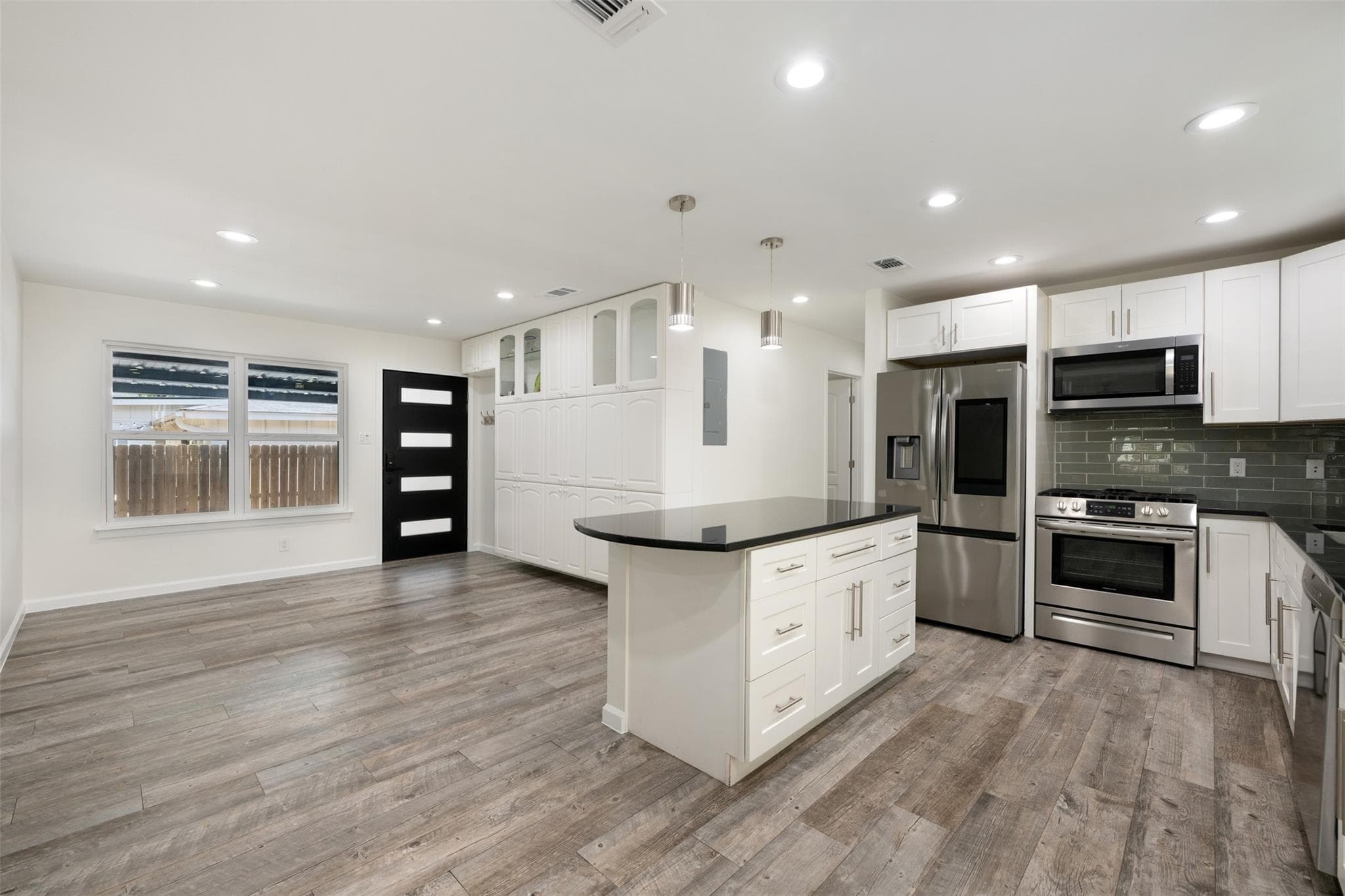 908  Plateau Cir