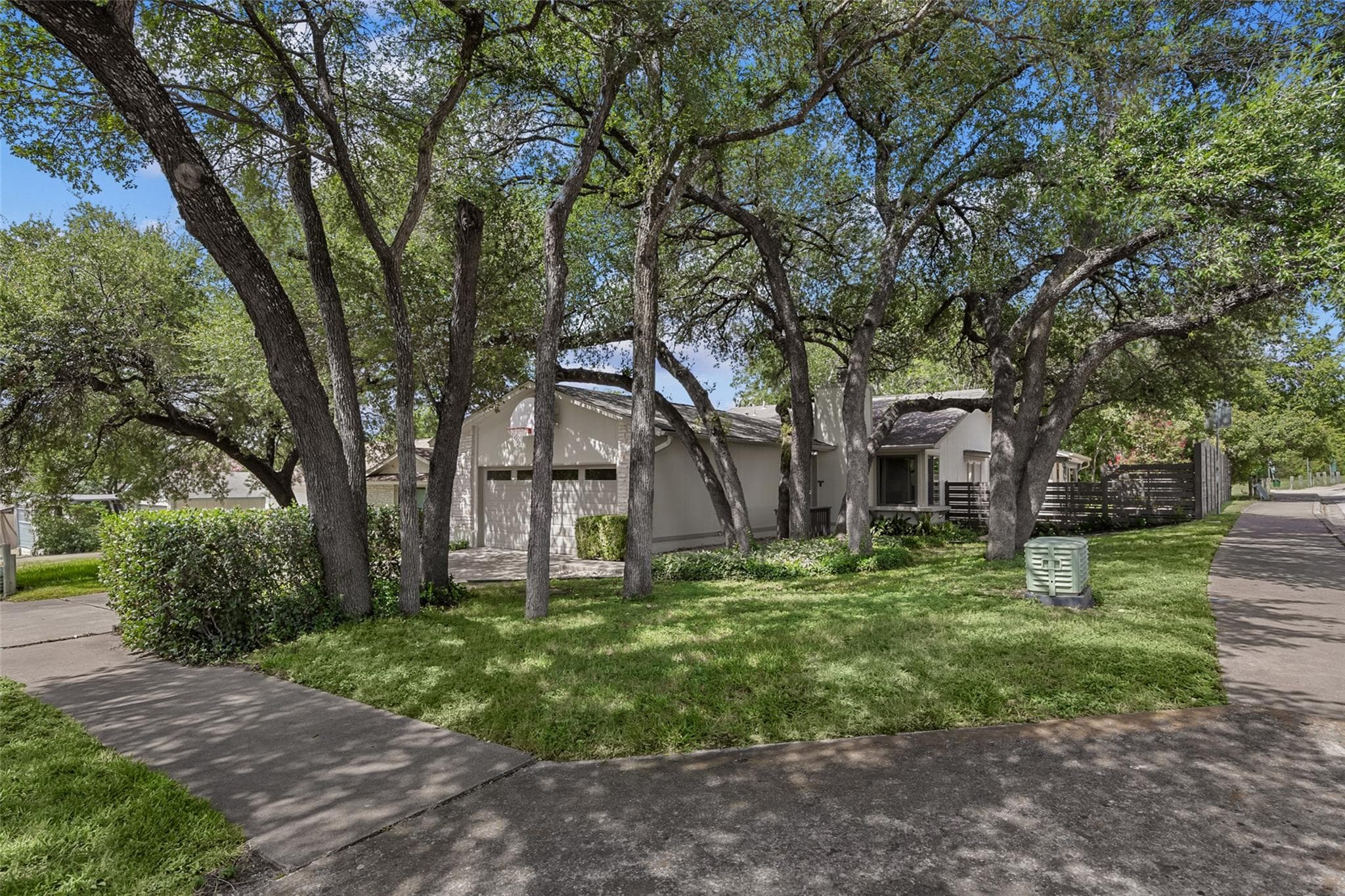 3211  Canter Ln