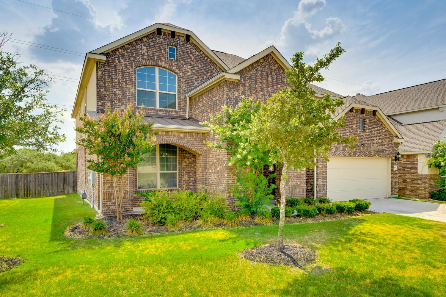 845  Richardson Ln