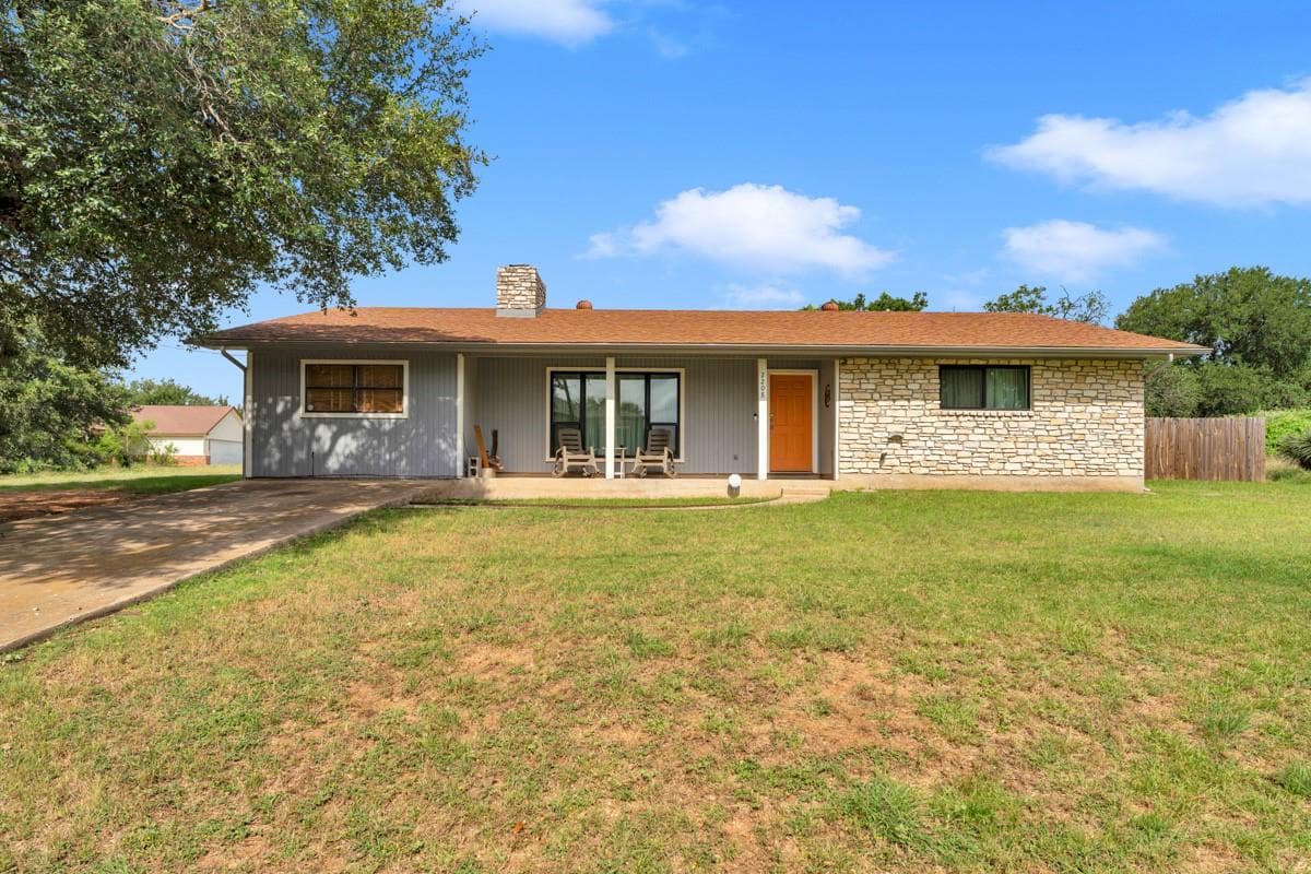 2208 Belaire Dr