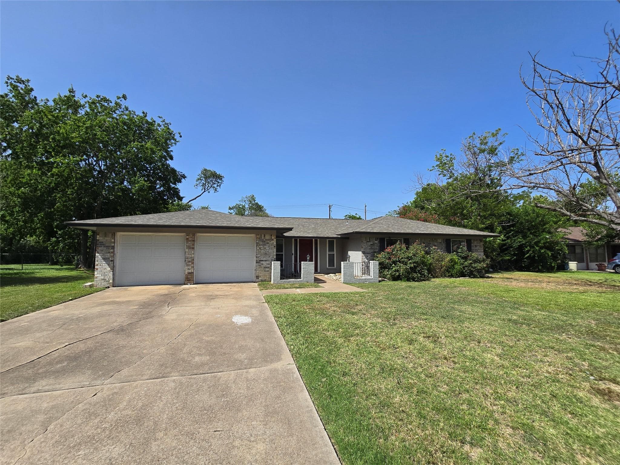 205 E Cherokee Dr