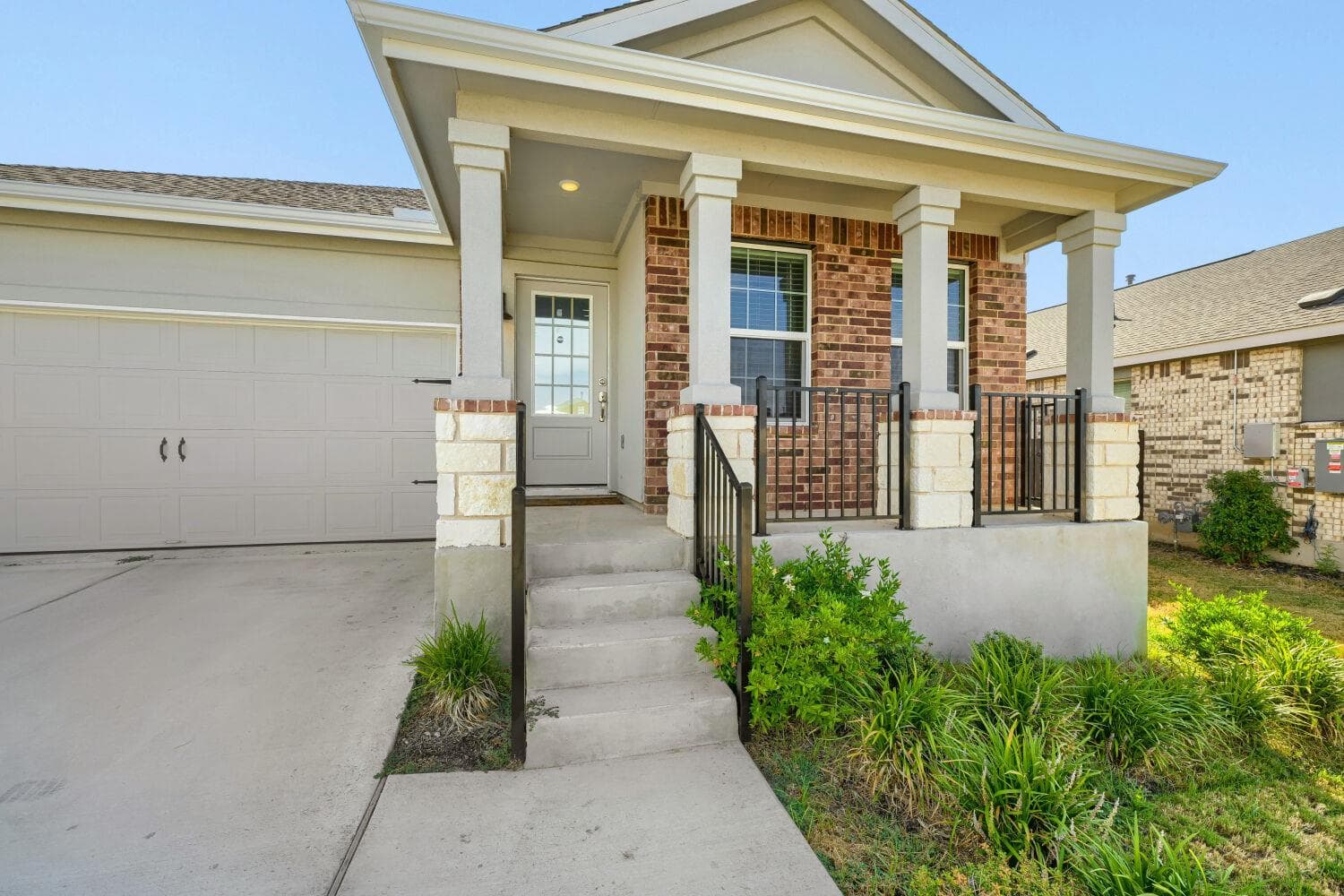2521  Four Waters Loop