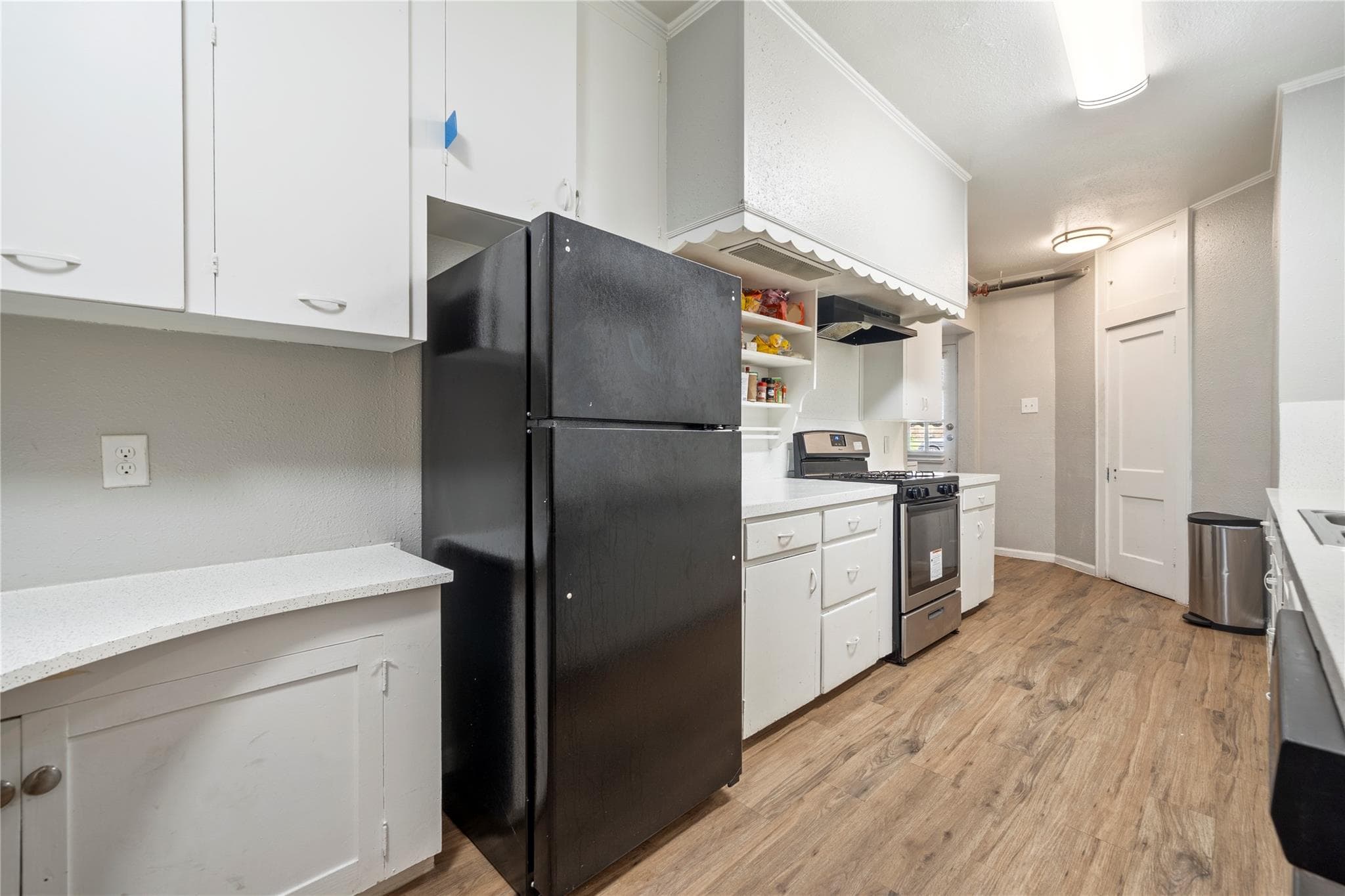 201 W 31st St  #B