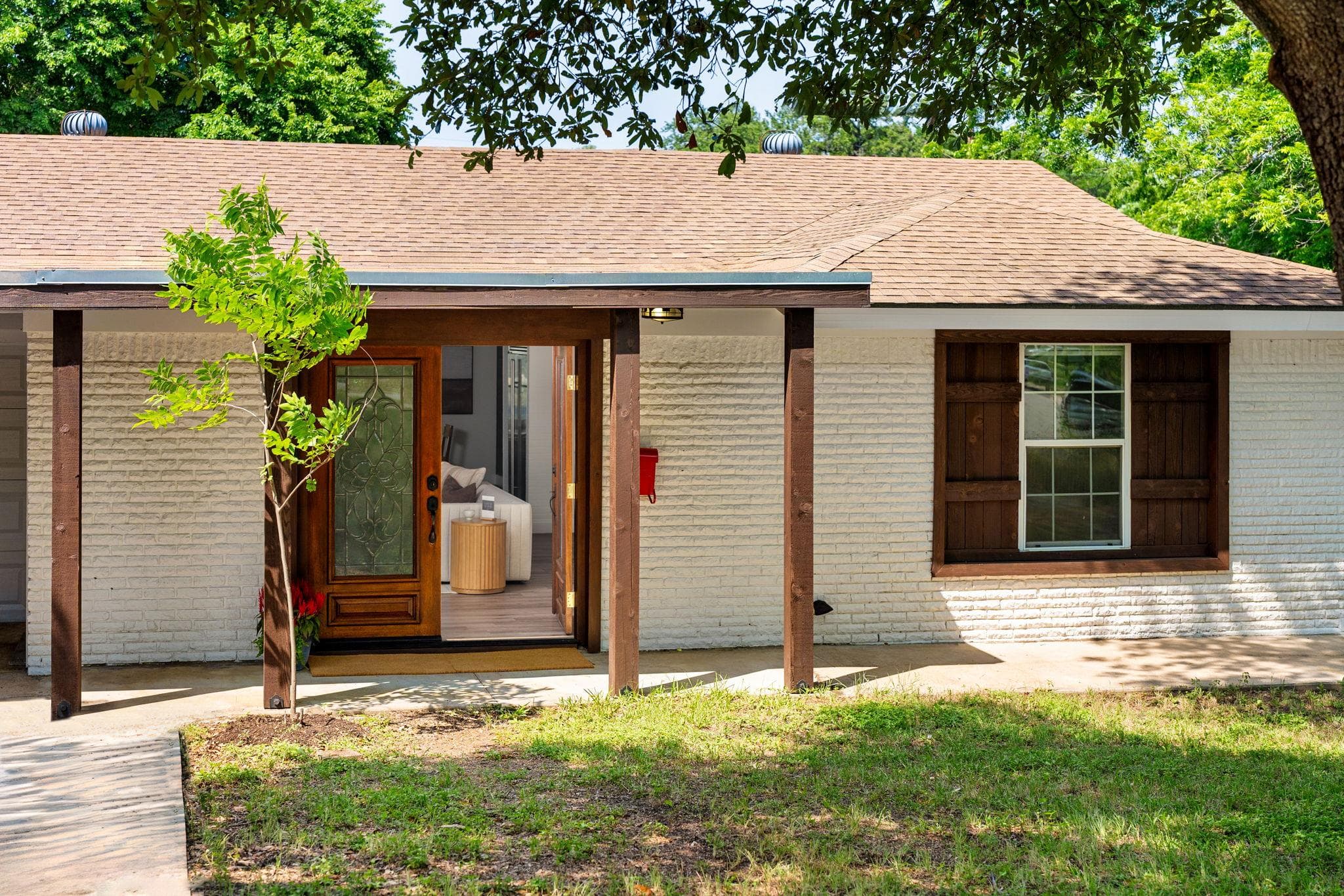 2403  Little John Ln