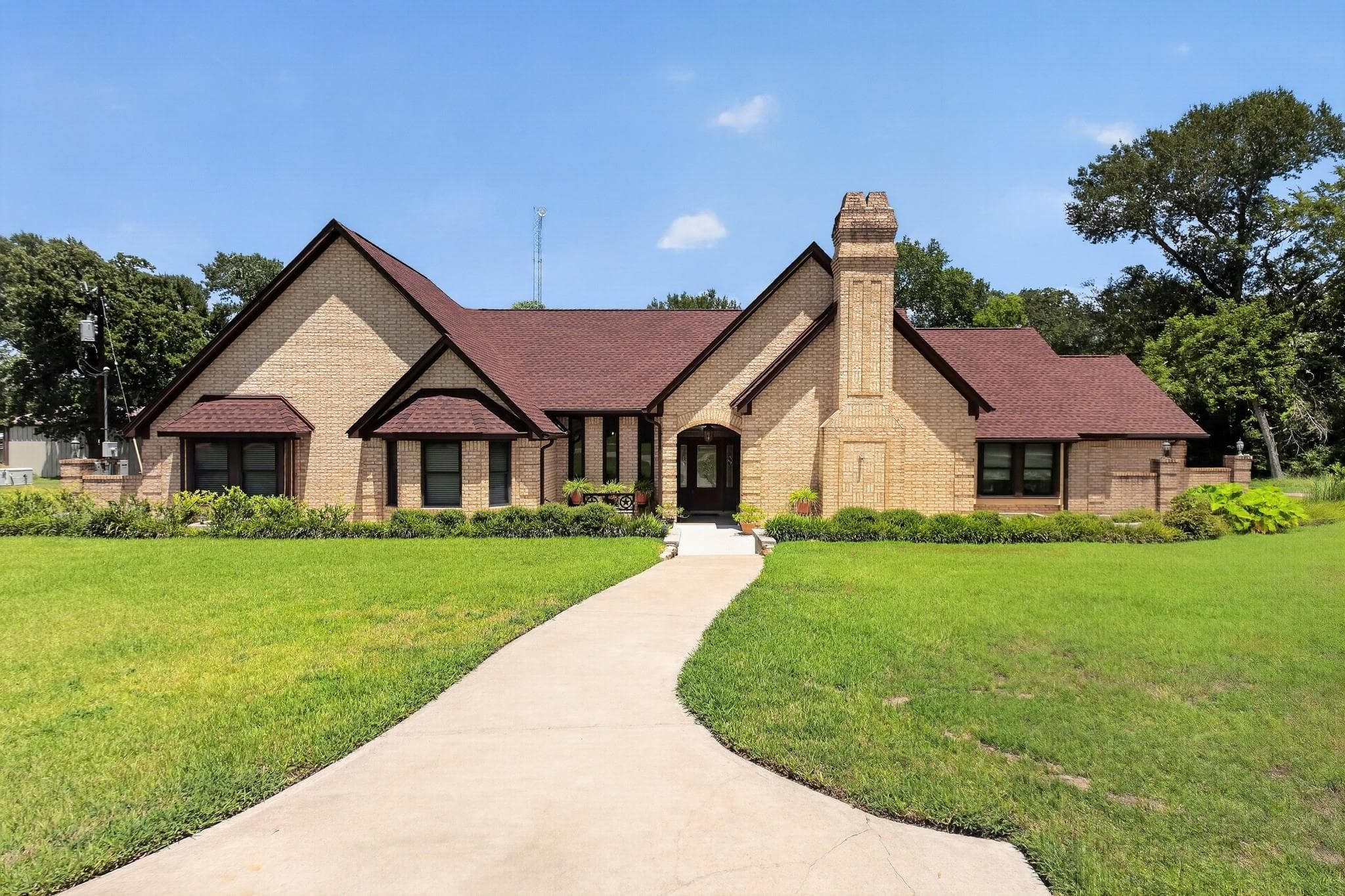 1950 Country Club Rd
