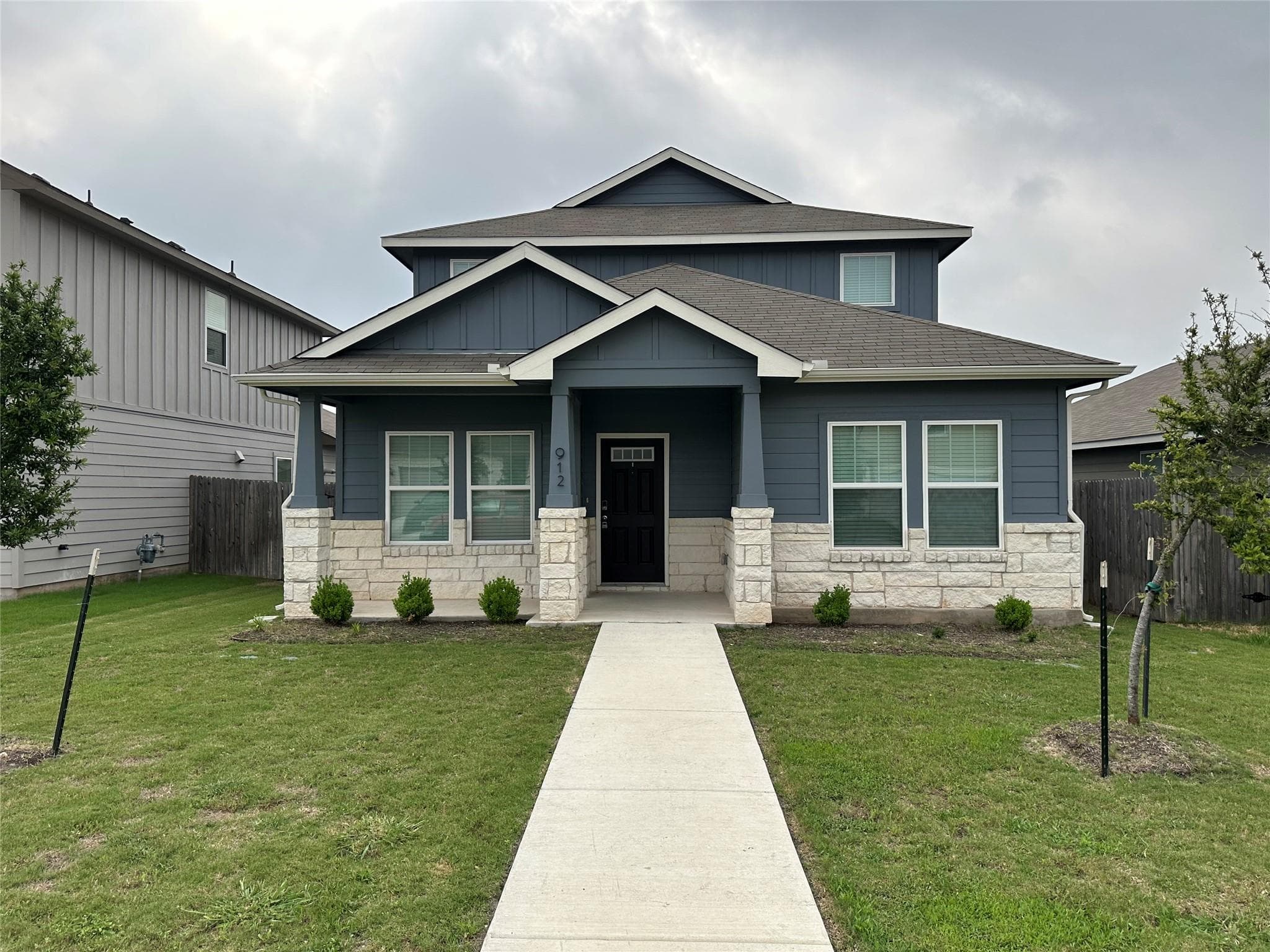 912  Main St