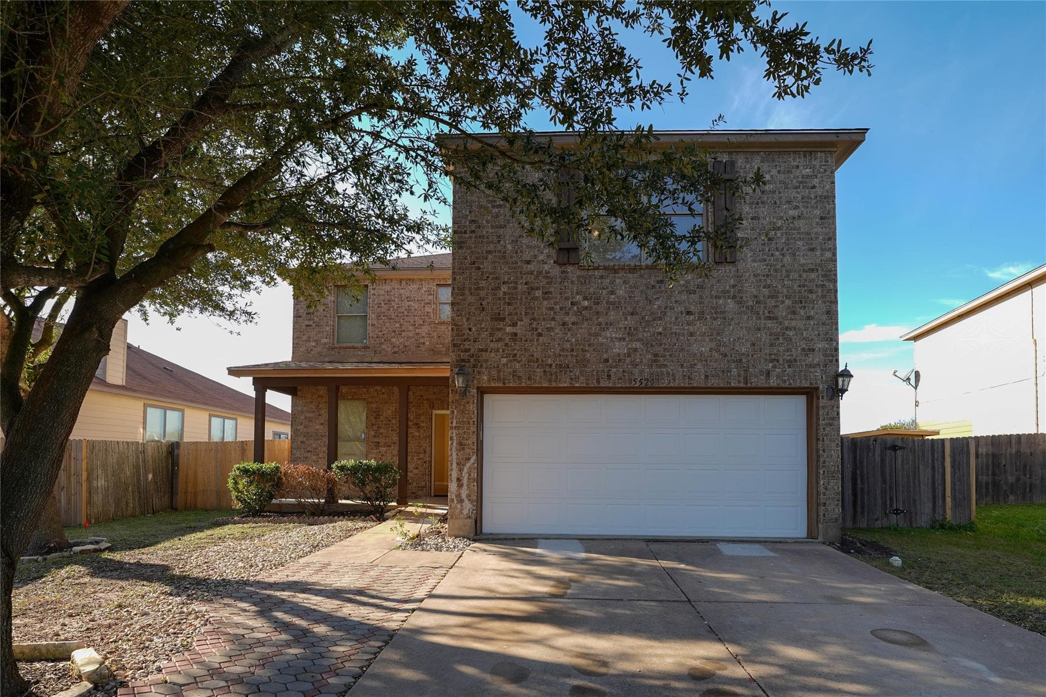 5520  Alomar Cv