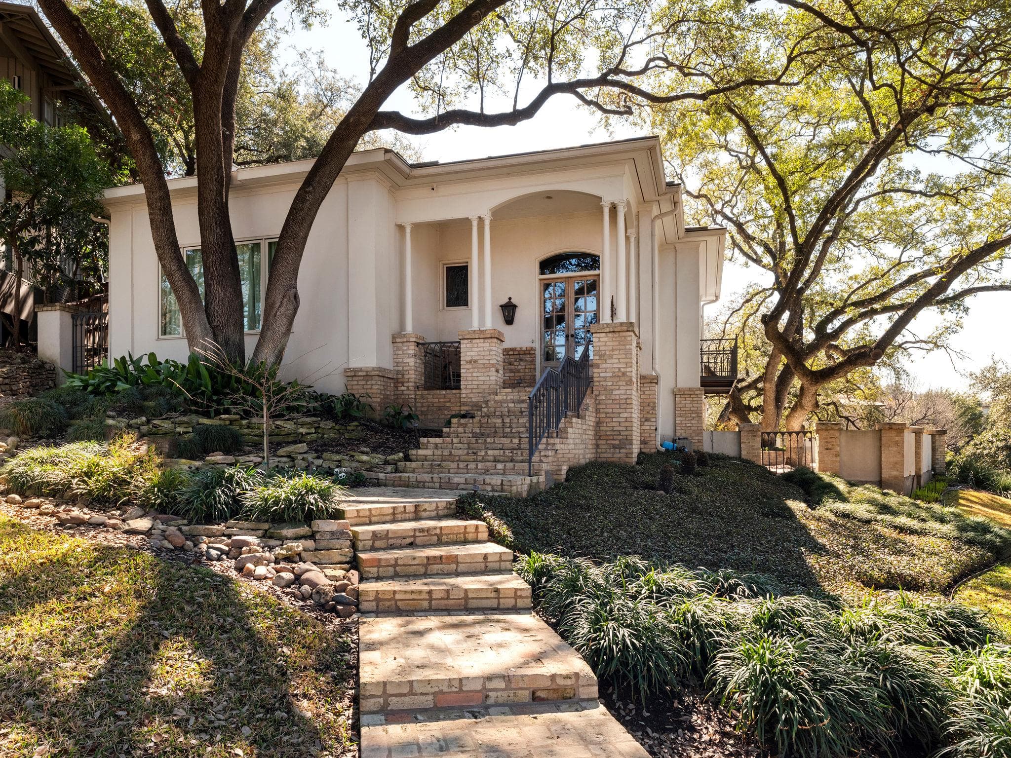 2701  Scenic Dr