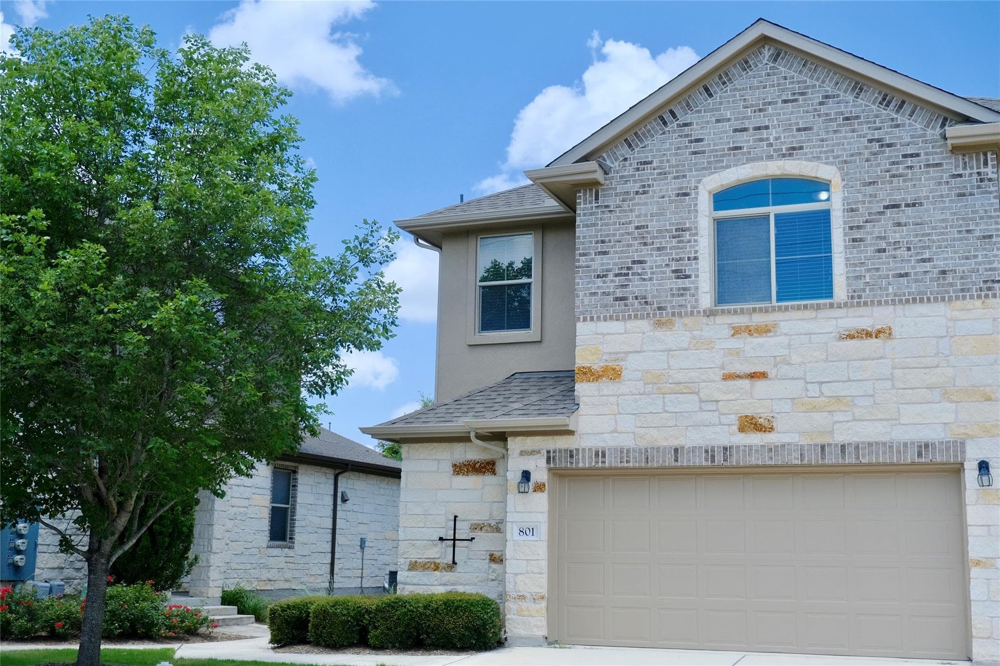 2880  Donnell Dr  #801