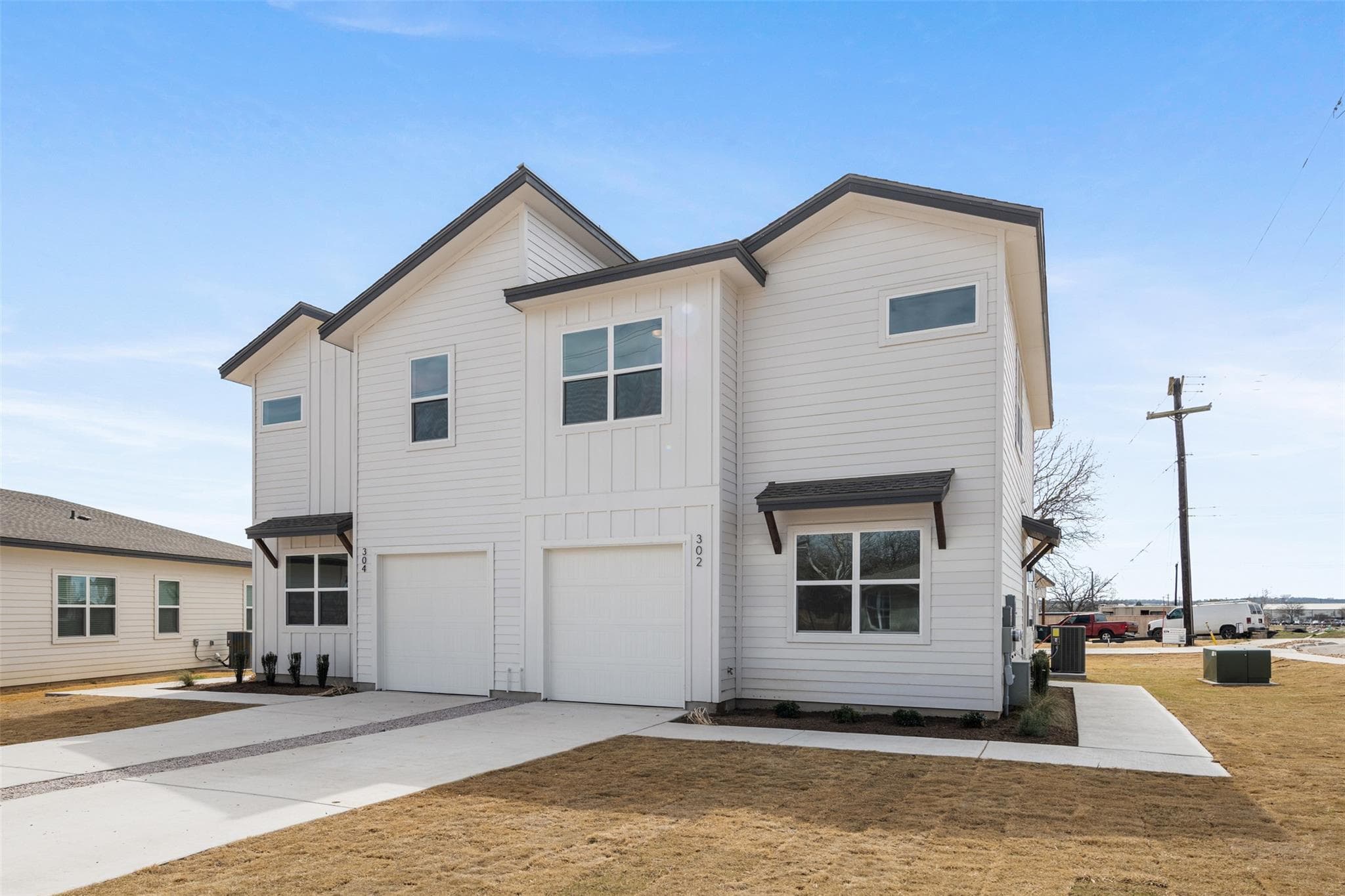 302 E 19.5 St #302