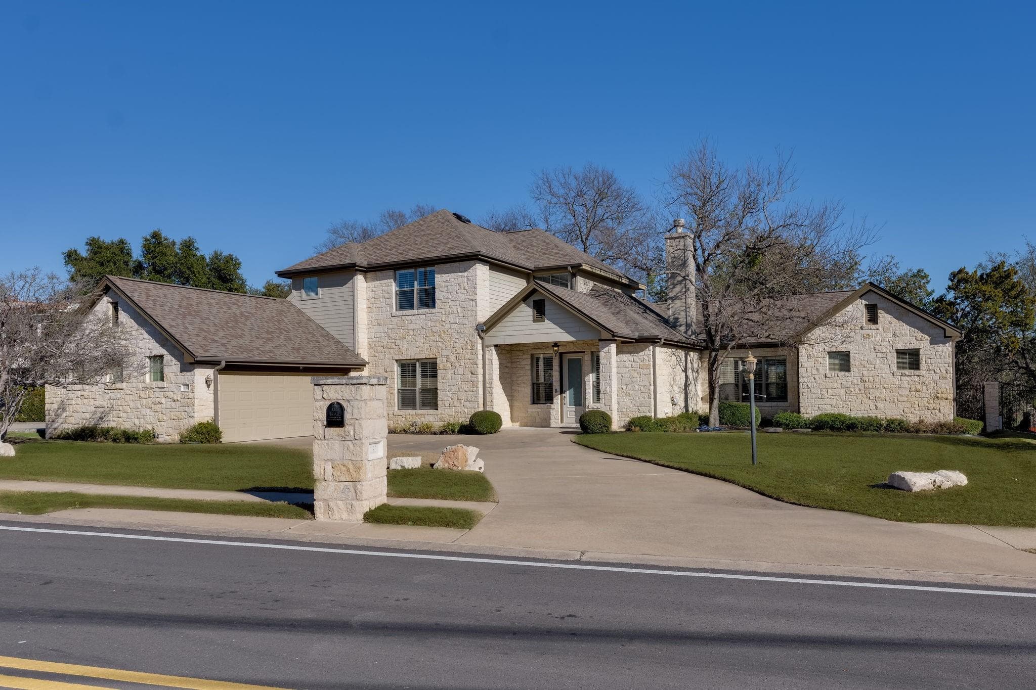 132  Lakeway Dr