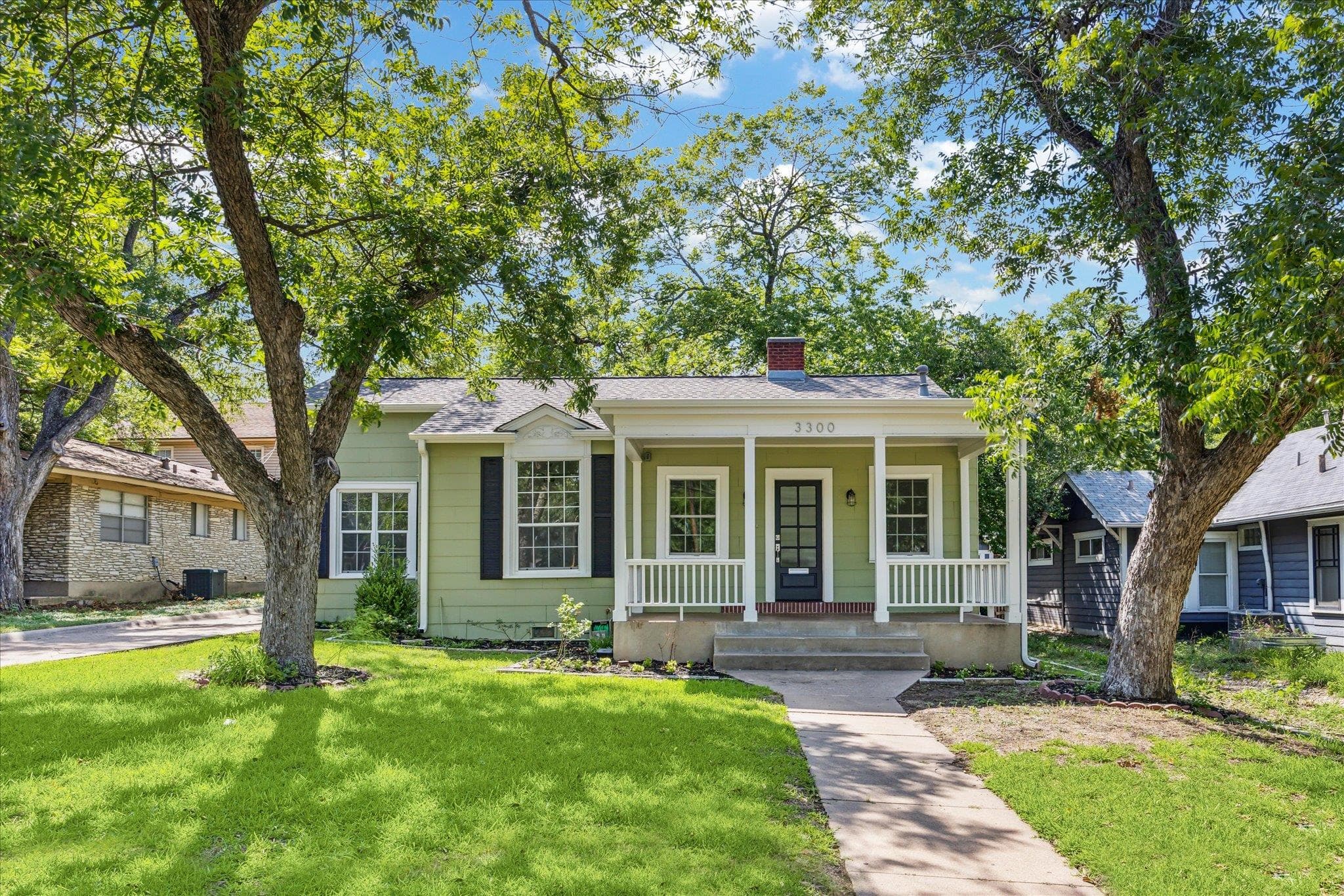 3300  Harris Park Ave