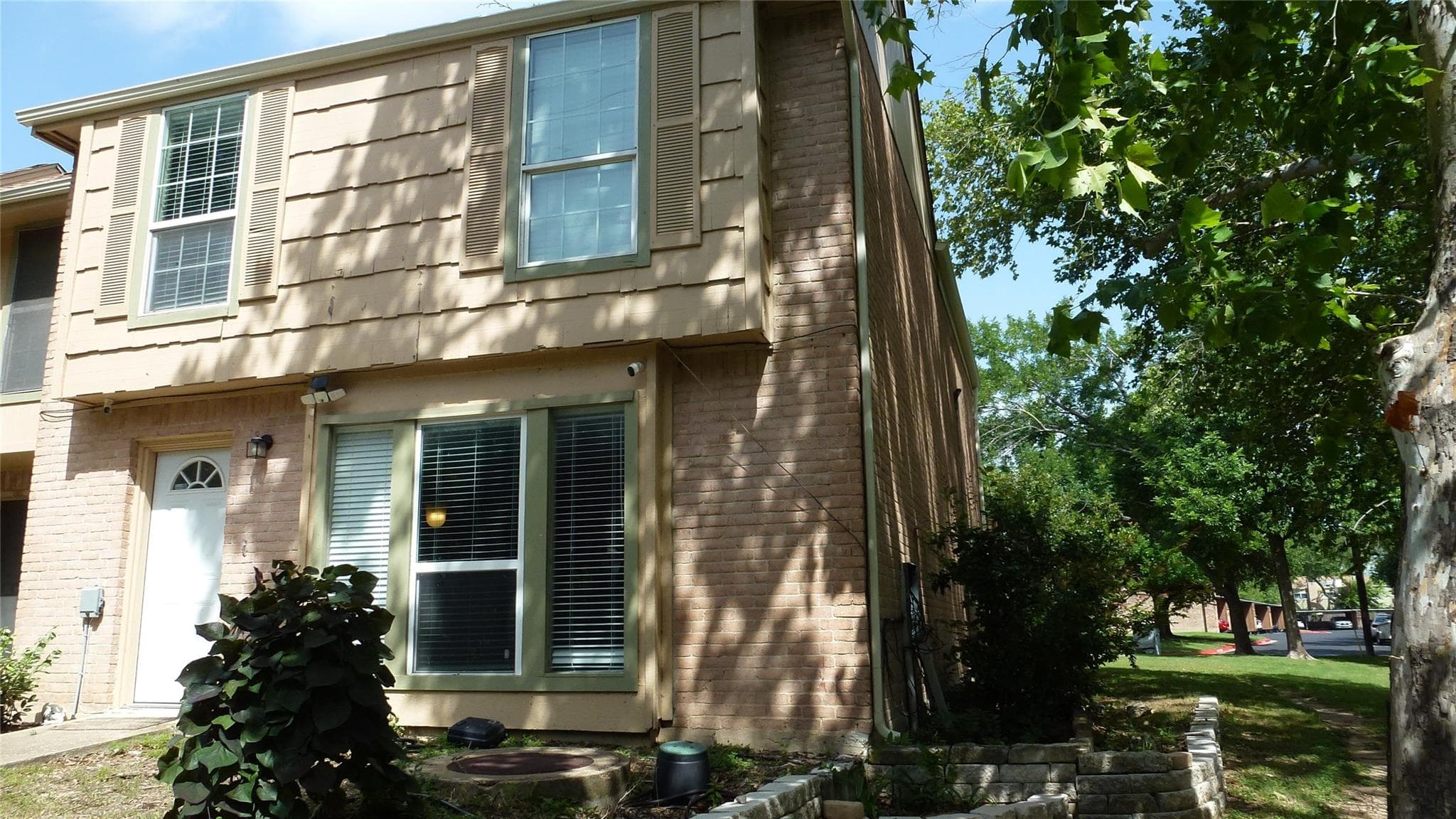 9009  North Plaza None  #133