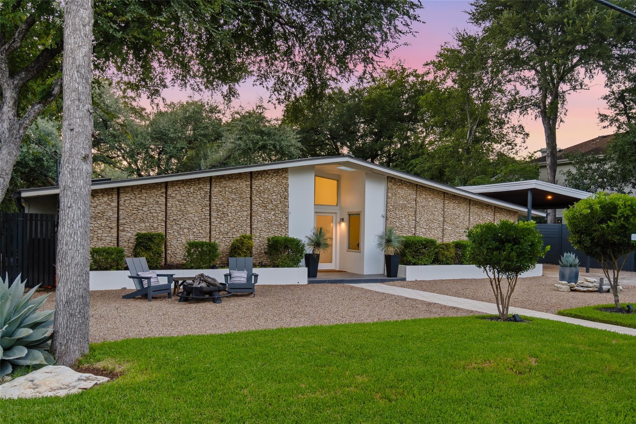 412  Ridgewood Rd