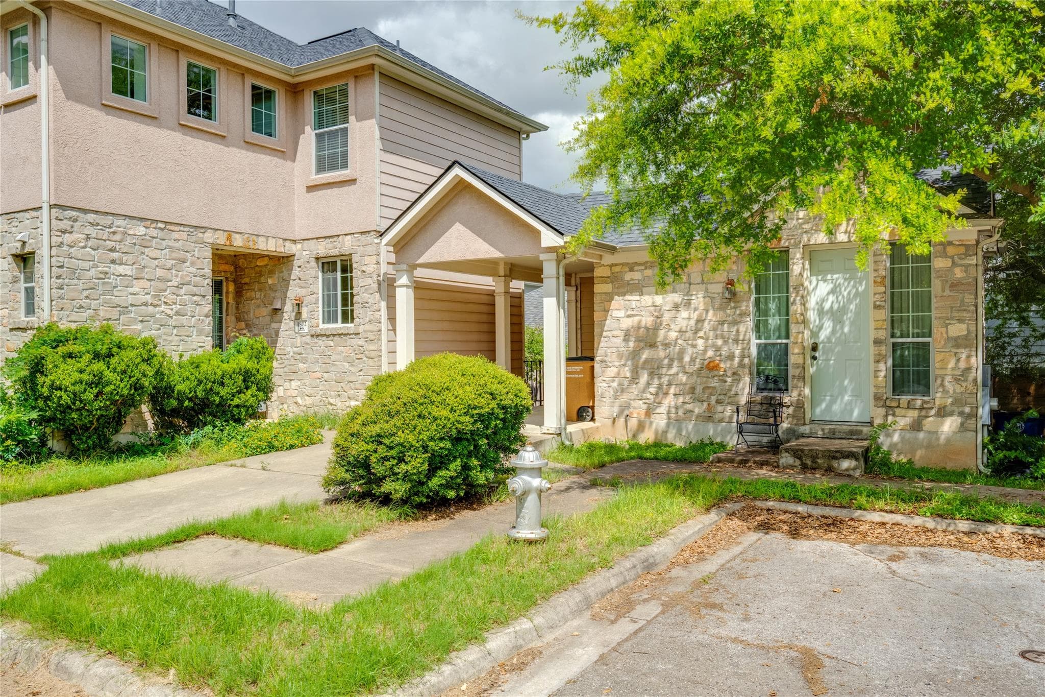 1802  Village Oak Ct