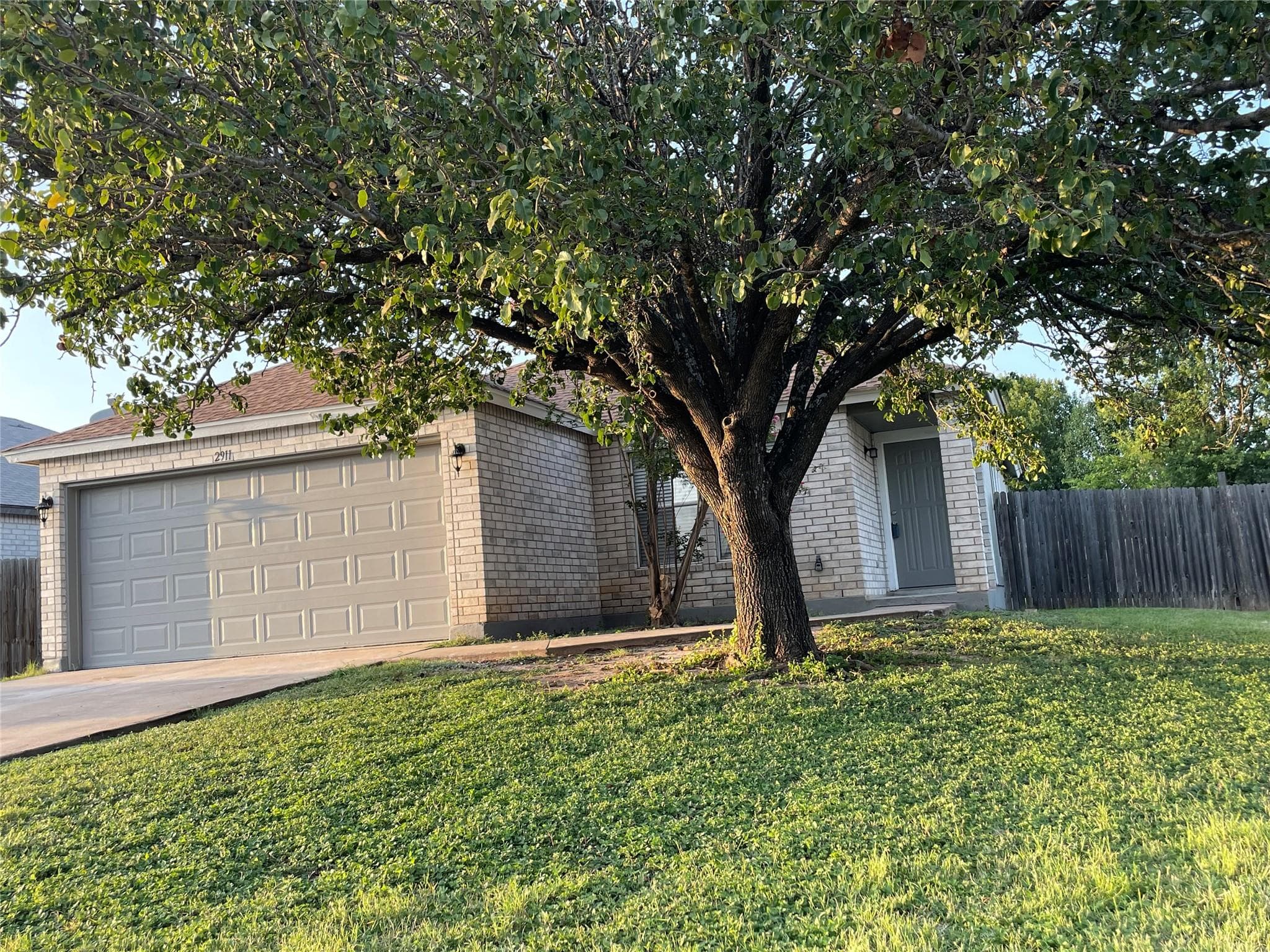 2911 Donnell Dr