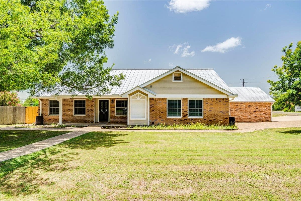 301  Verbena Dr