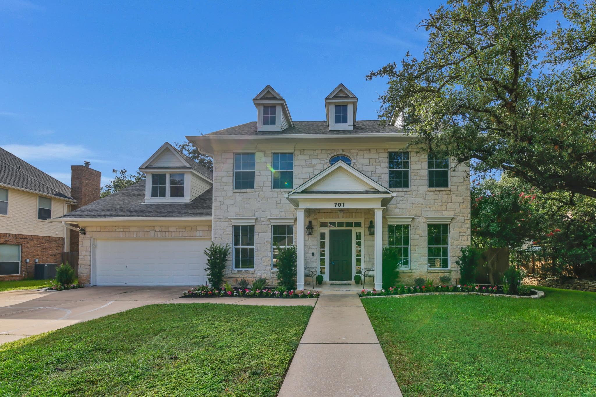 701  Oaklands Dr