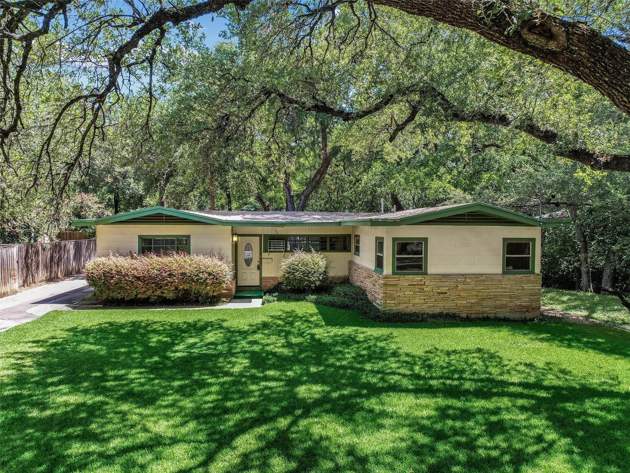 2004  Griswold Ln