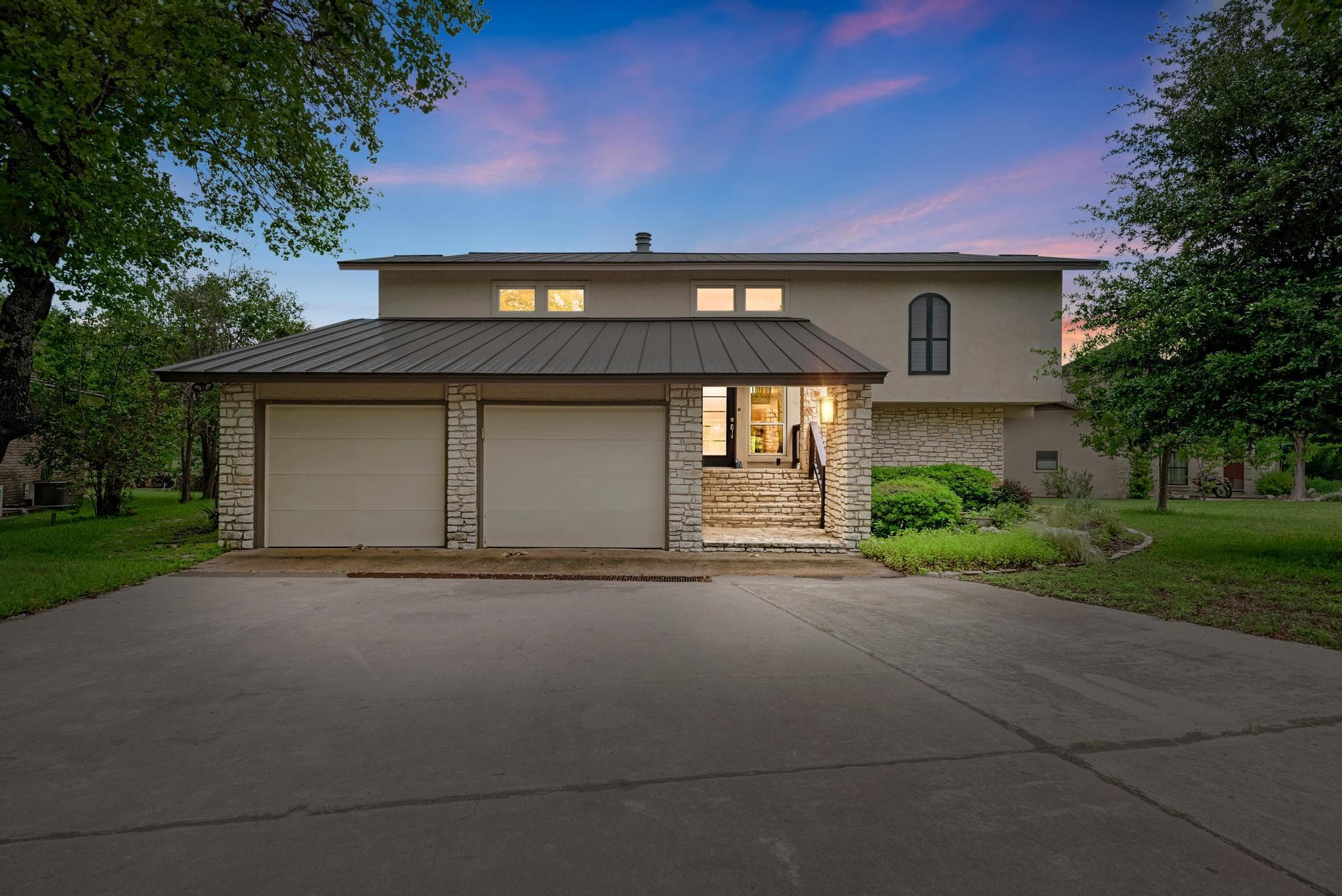320 Lucy Ln