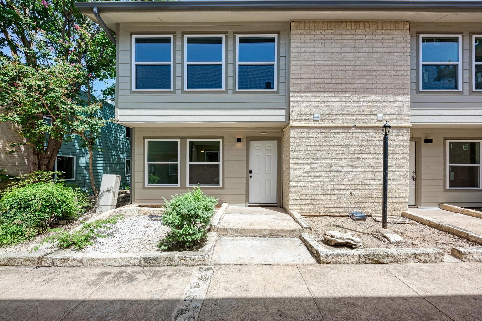 2124 Burton Dr #136