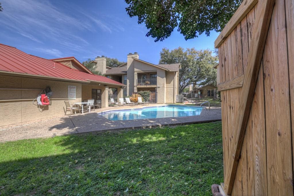 1202  Thorpe Ln  #701