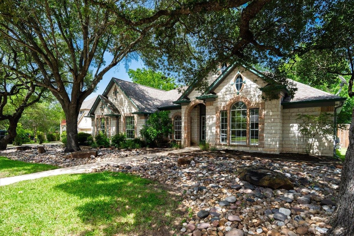 2513  Niemann Dr