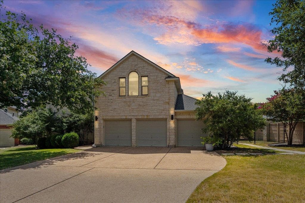 5301  Deerwood Ln