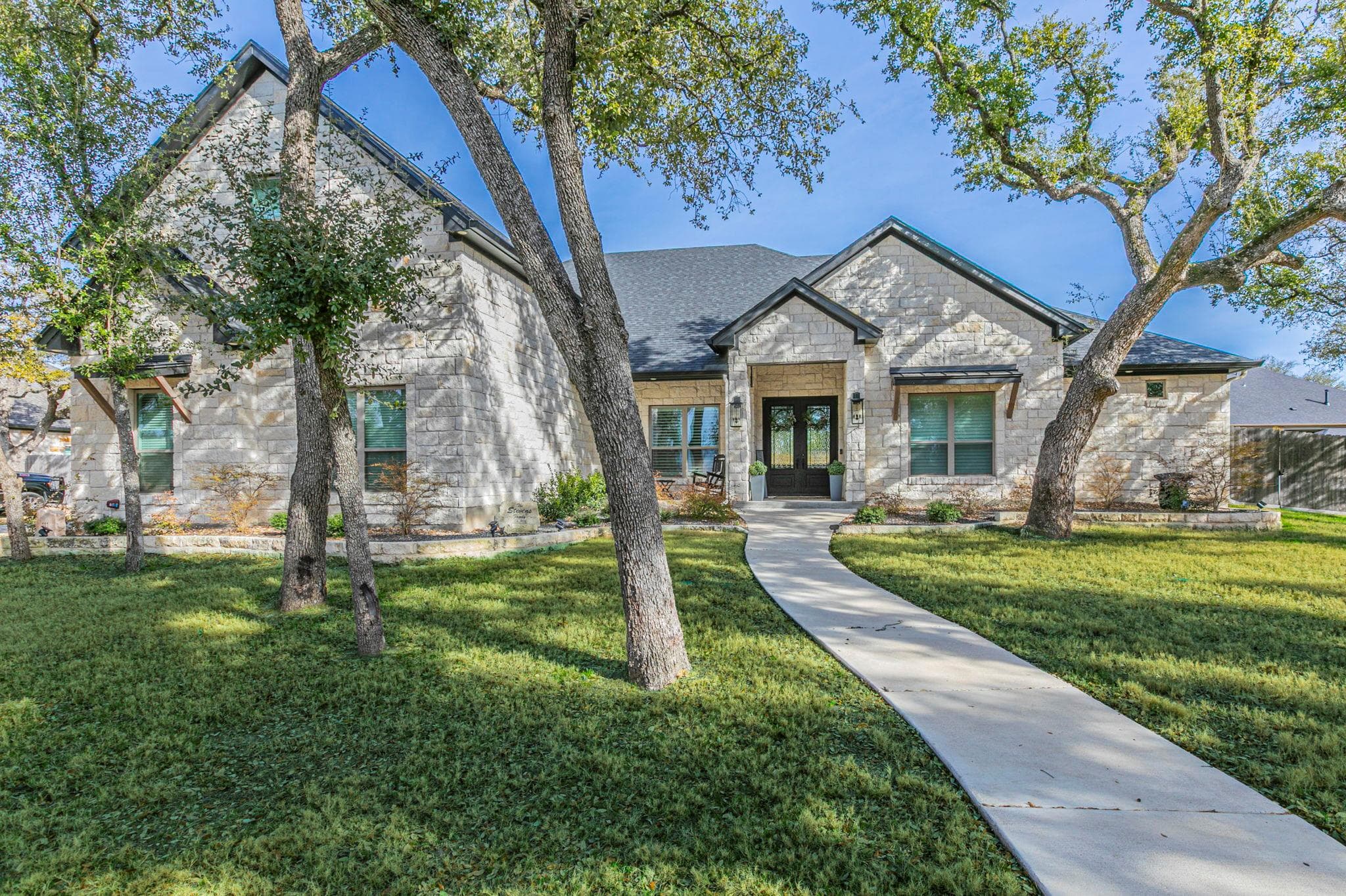 111 Lago Viento Ln