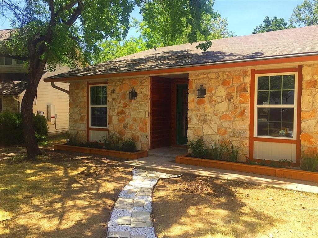 3305 Spaniel Dr