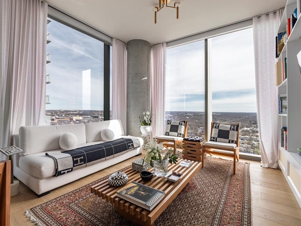 44  East Ave  #2207