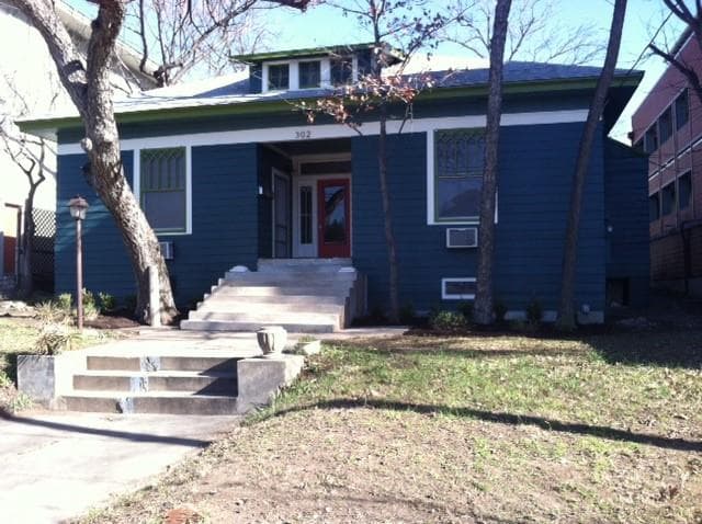302 E 30th St #B