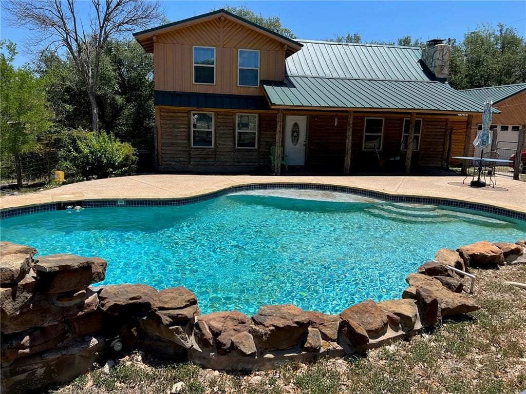 1215 Agarita Dr