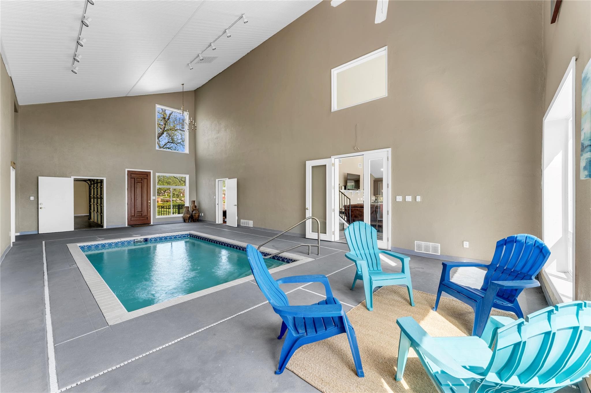 319  Meadowlakes Dr