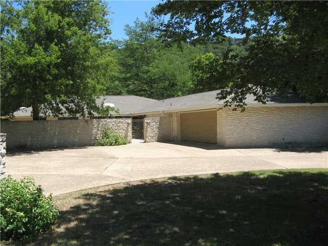 2001 Manana St