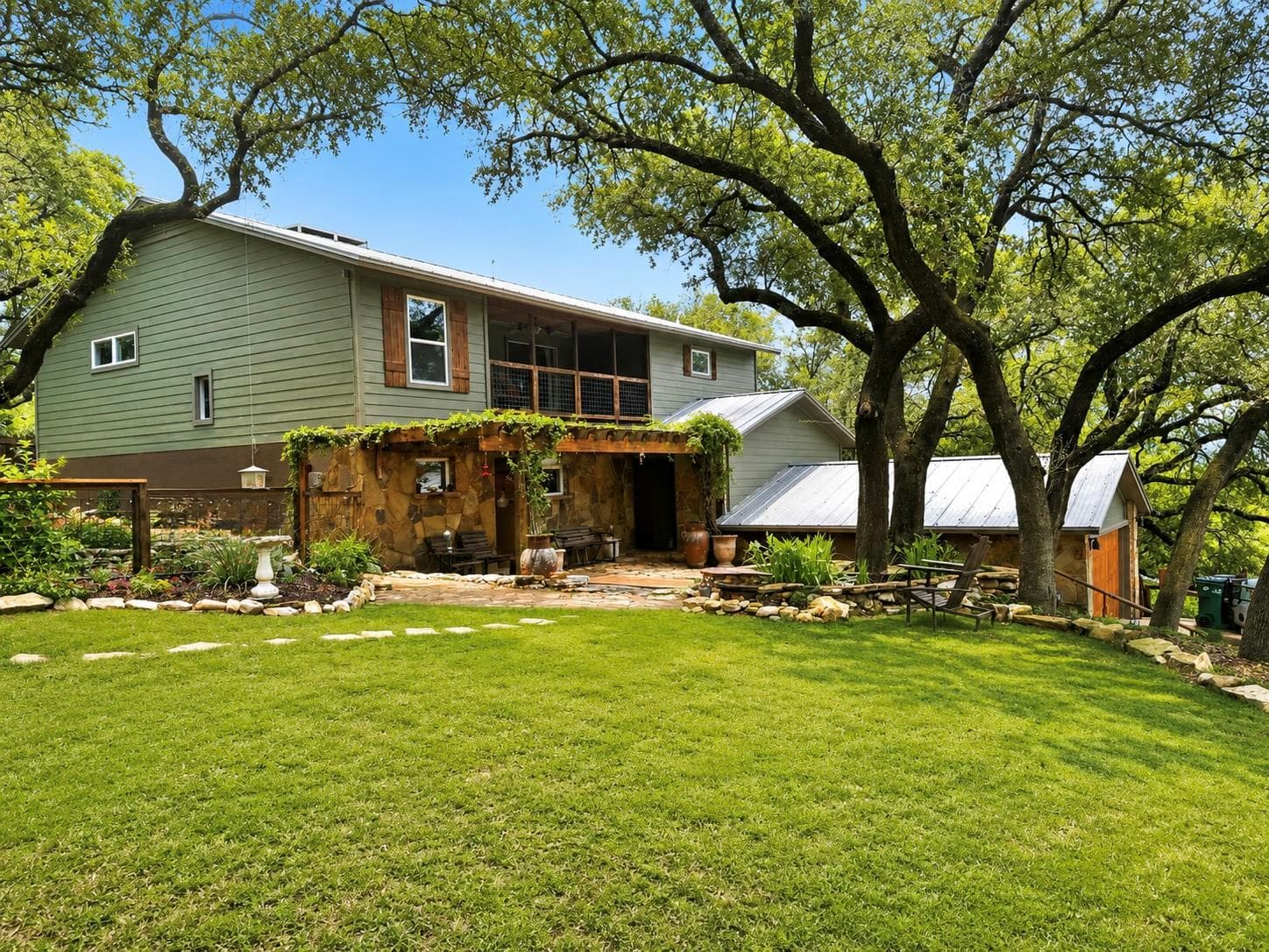 2905  Newton Dr