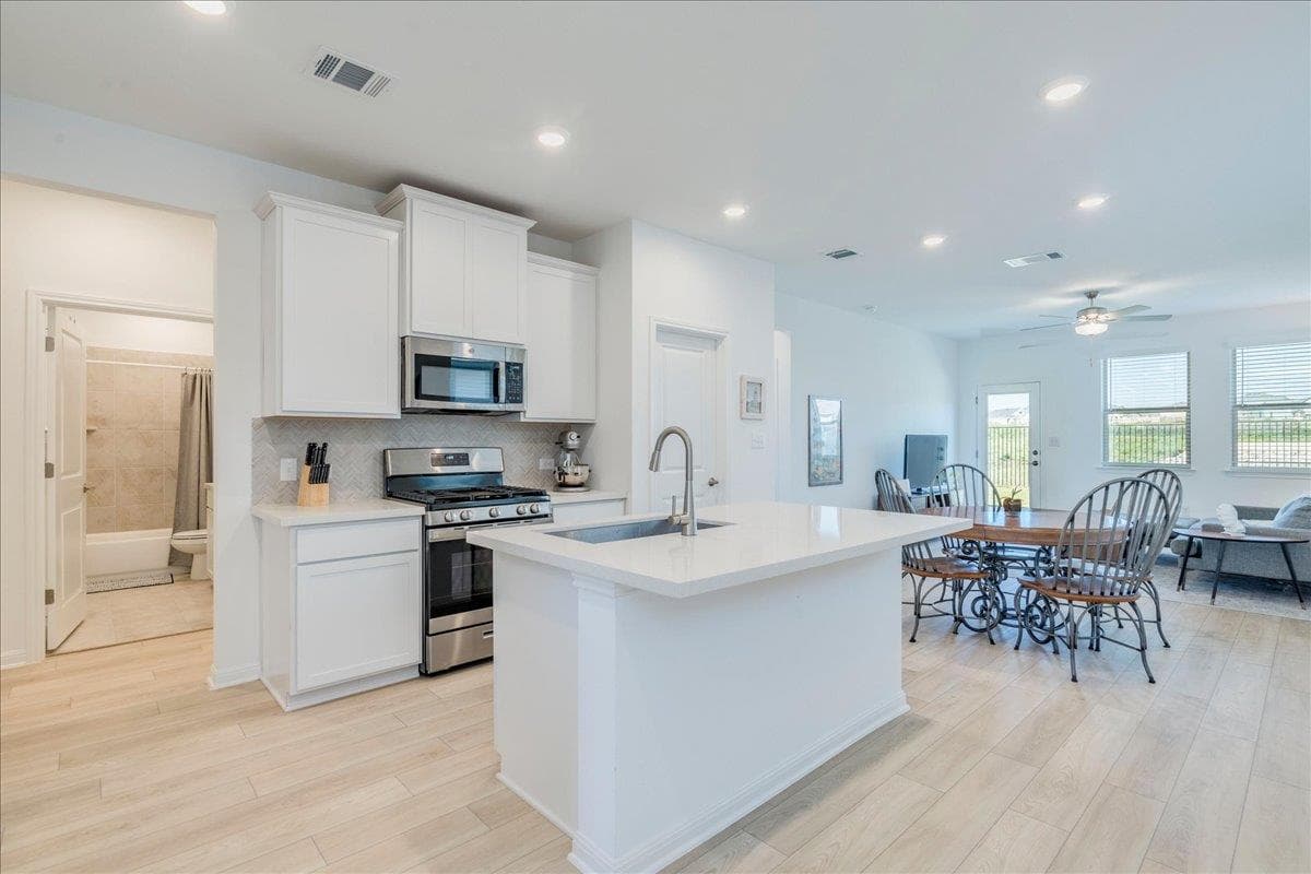 802  Papaya Dr